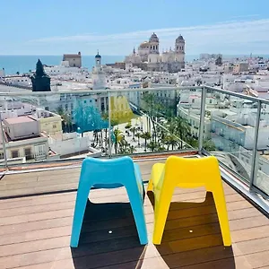 skyline-penthouse-with-terrace-of-50-m2-and-stunning-views.hotelsincadiz.net/